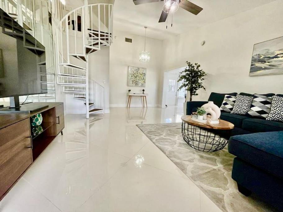 Stylish 3/2 Getaway! Near Theme Parks! Villa Lakeland Bagian luar foto